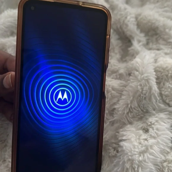 It’s blue and there’s absolutely no scratches . It’s still looks brand new .